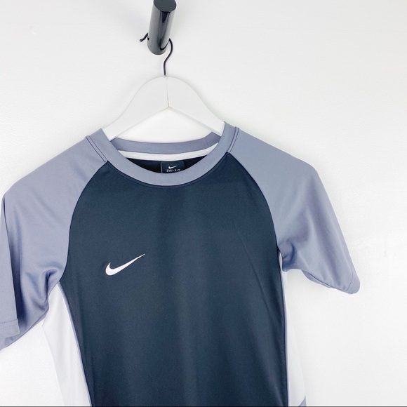 Nike Dri-FIT Breathe Short-Sleeve Training Shirt - Picture 6 of 10